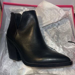 Women’s Vince Camuto booties